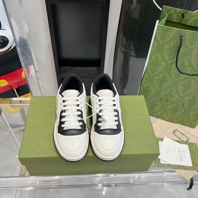 👟👟Ex-factory price 520👟👟 Women's shoes, women's clothing, men's size +10 Gucci Gucci 2023 latest hot model MAC80 sports shoes, couple style, casual, retro, old, dirty shoes, small dirty shoes, white shoes, original purchase, development, production, Gucci MAC80 new hot model series. The exquisite and compact interlocking double G logo romantically interprets the aesthetic concept of this series. Made of off-white leather, retro inspiration is cleverly integrated into the design of sports shoes, reinterpreting the brand logo. Fabric: Original custom-made imported first-layer cowhide. Lining: Original custom-made imported breathable mesh lining. Outsole: Original molded two-color T👟👟factory price U outsole. Bottom thickness: 3CM. Size: women's 35-40 / men's 39-45.